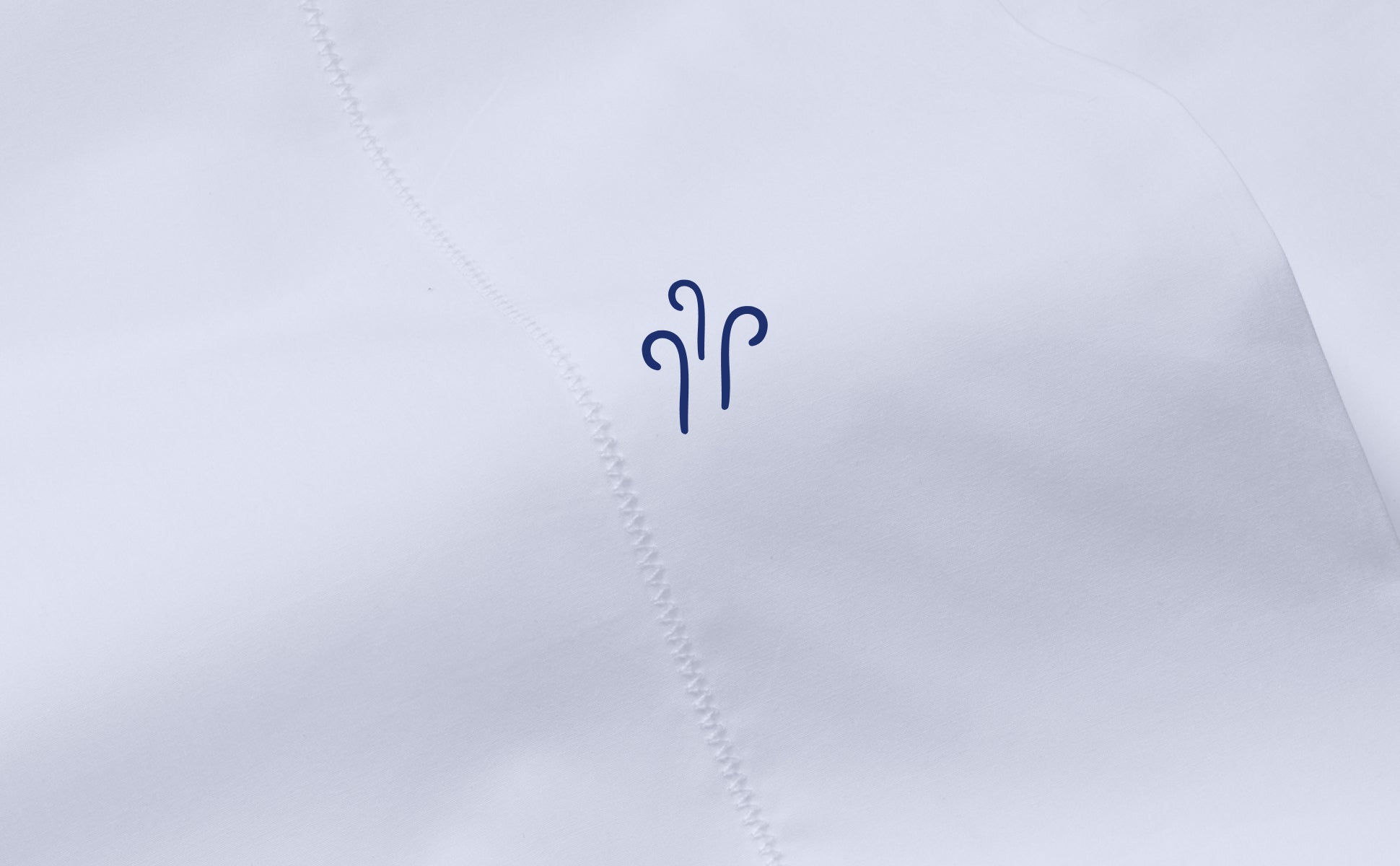 Close-up image of the pillow material with an air flow illustration placed on top to indicate that the pillow is made of breathable materials.